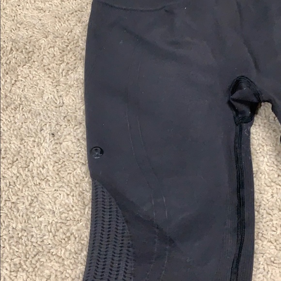 Lululemon yoga tights - Picture 2 of 3